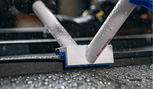 Buschmann Tools - Mini Winkelfalzschließer 2-in-1 im Einsatz mit Regen