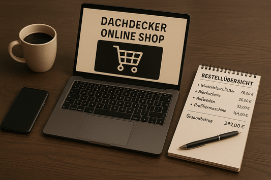 Dachdecker Online Shop - Laptop, Notizblock, Stift, Kaffeetasse und Smartphone auf dem Schreibtisch