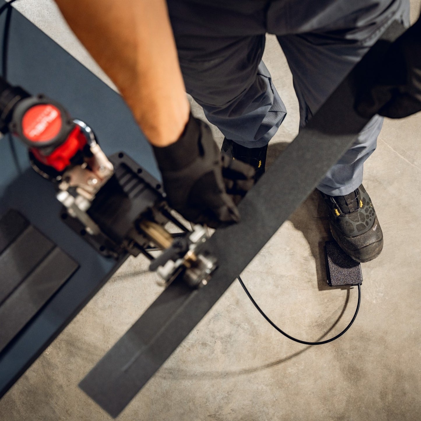 BUSCHMANN TOOLS - ACCUBEADER | Cordless Beading Machine for Pipes & Sheet Metal
