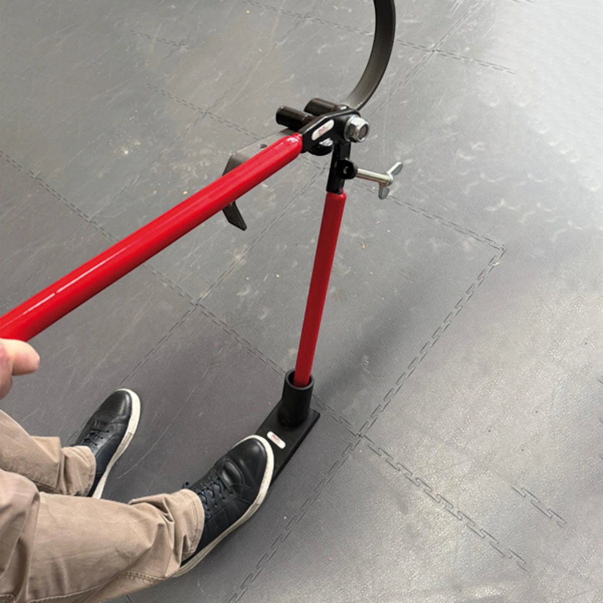 Gummifuß Rinnenträgerbieger in praktischer Anwendung installiert