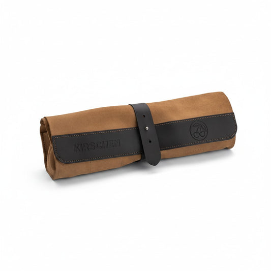 KIRSCHEN - Veloursleder-Rolltasche NERO zusammengerollt