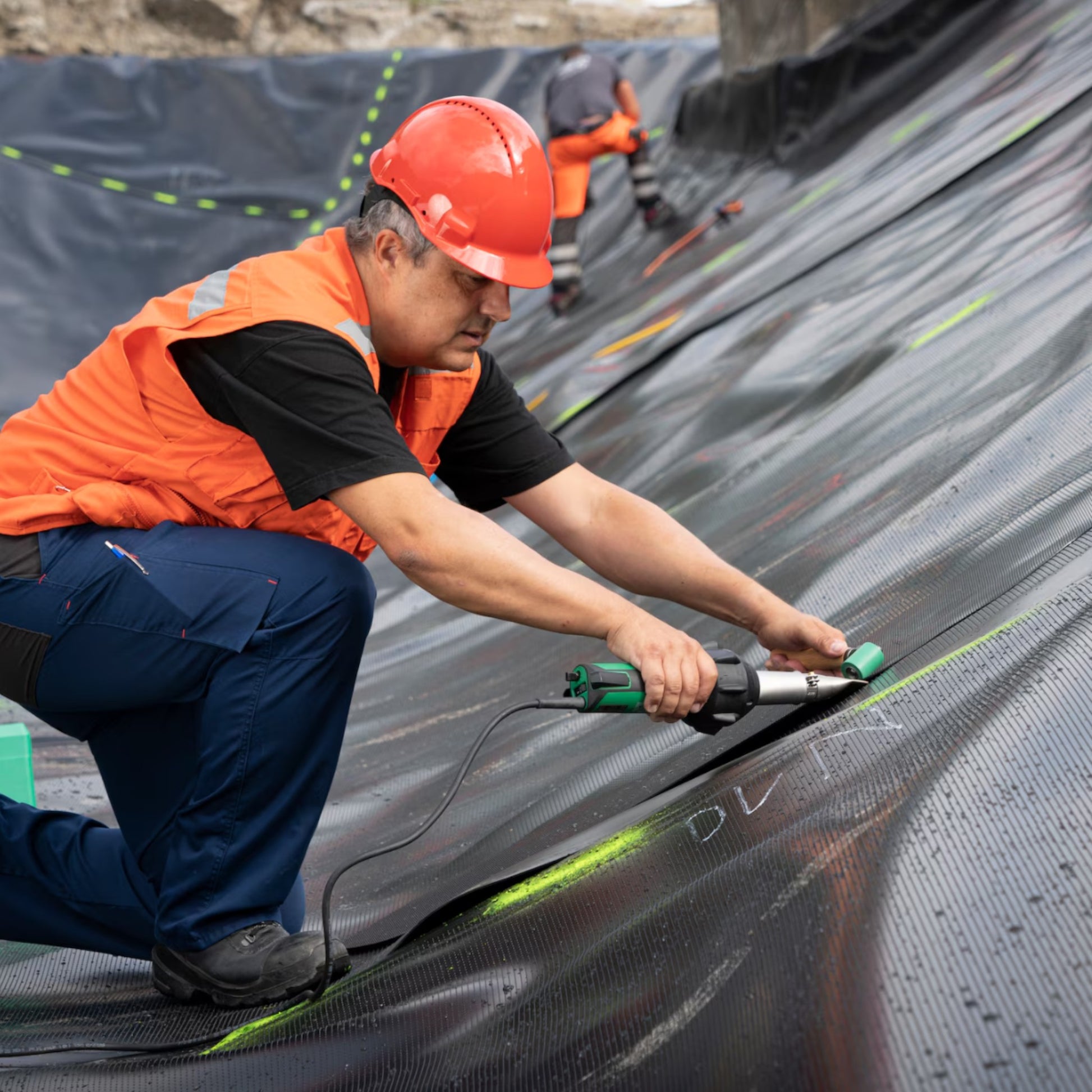 Leister Triac ST Handschweißföhn Anwendung Baustelle