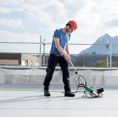 Leister Uniroof 700 - Digitaler Schweißautomat Anwendung Flachdach