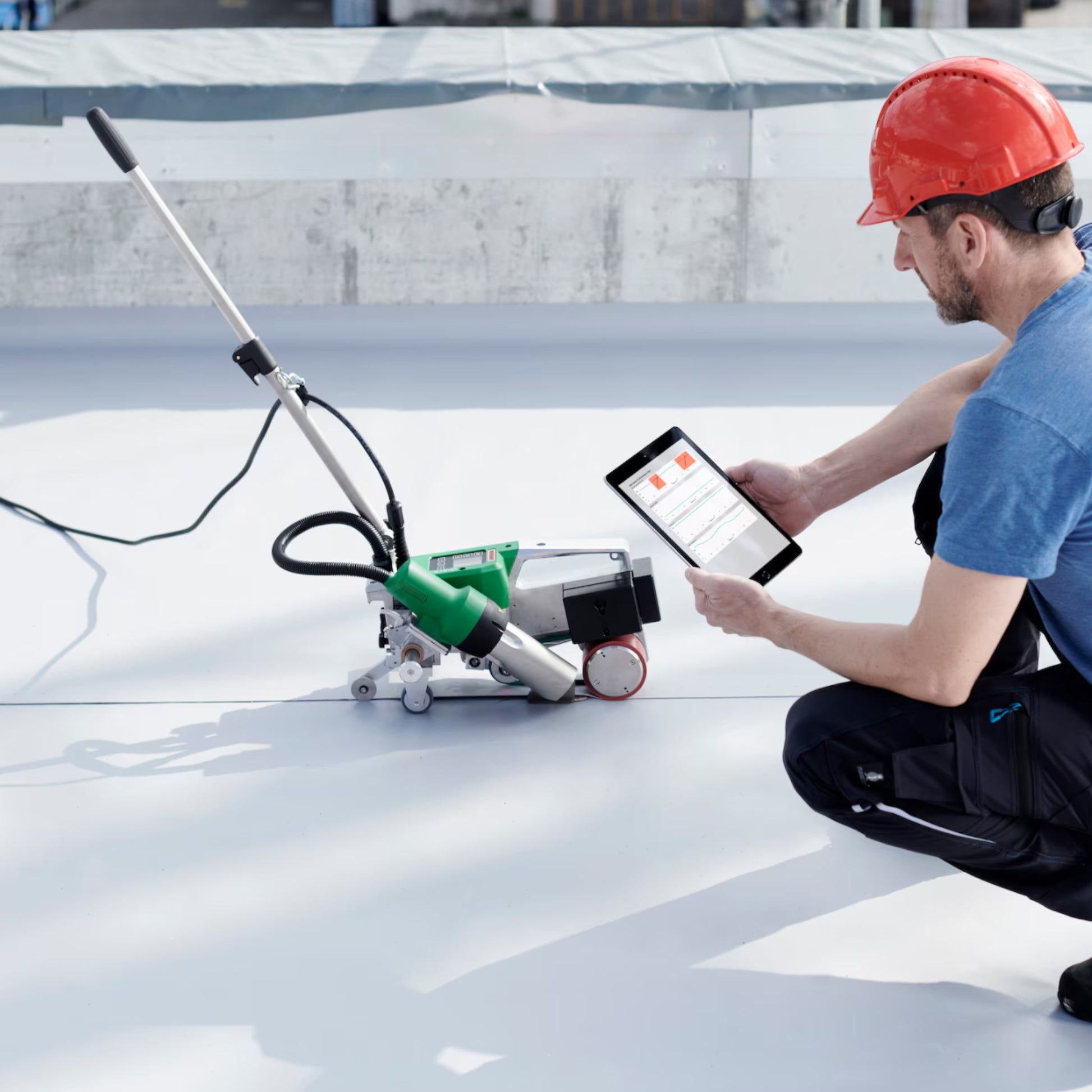 Leister Uniroof 700 - Digitaler Schweißautomat Anwendung mit APP