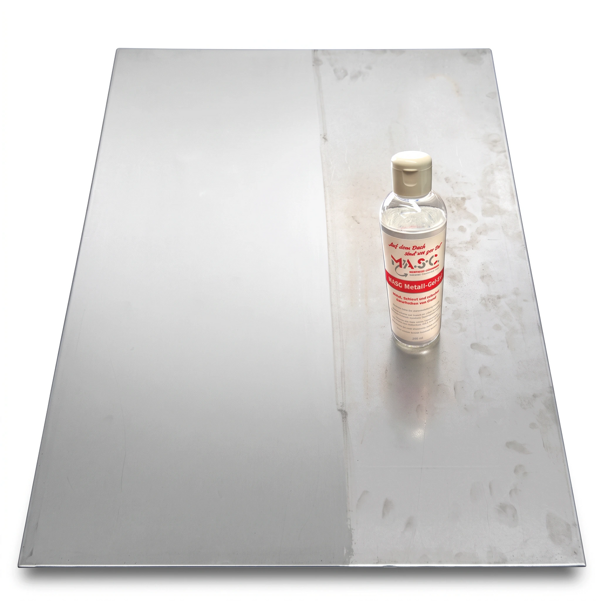 MASC Metall-Gel 2.0 auf Metalloberfläche, ideal für Metallpflege Gel für Edelstahl und Aluminium.
