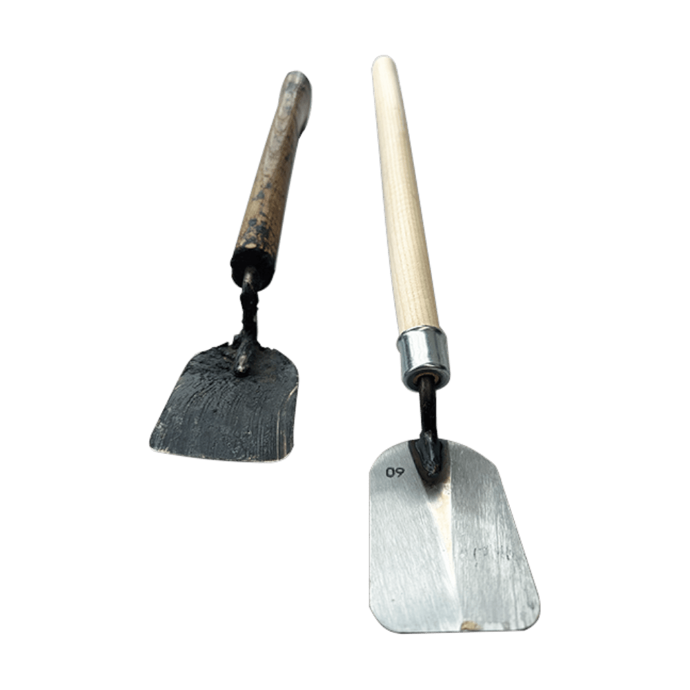 Bitumenspachtel mit Holzgriff