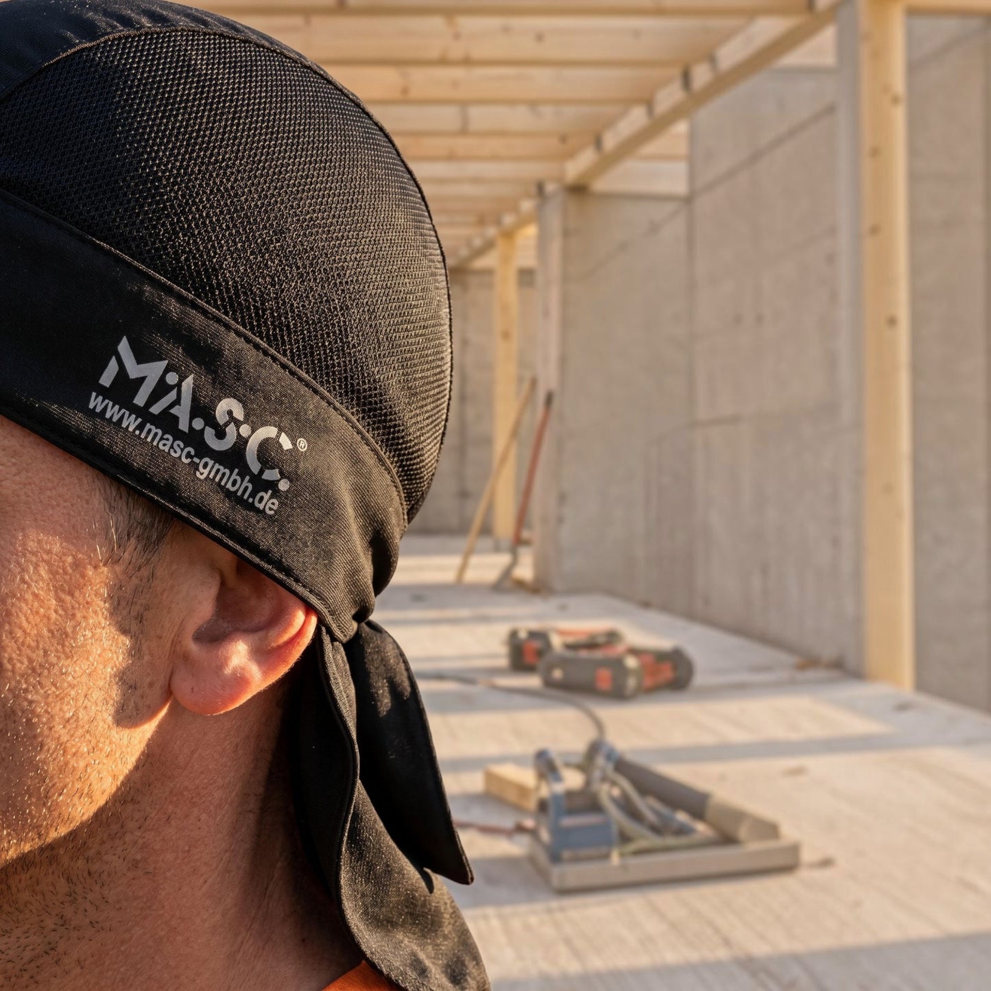 MASC - Cool Head getragen auf Baustelle -  BG-Bau gefördert